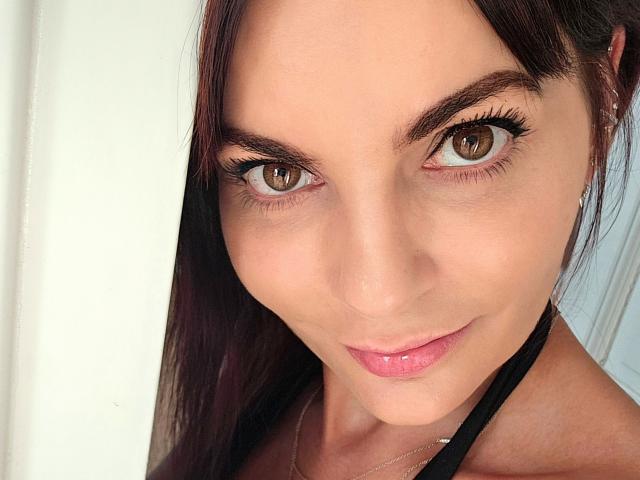 JuneLaFrenchie - Live sex cam - 22190277