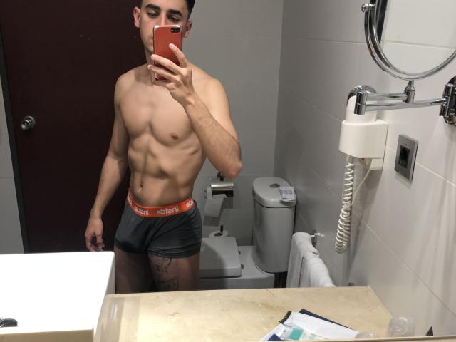 MiguelHt - Live Sex Cam - 22199105