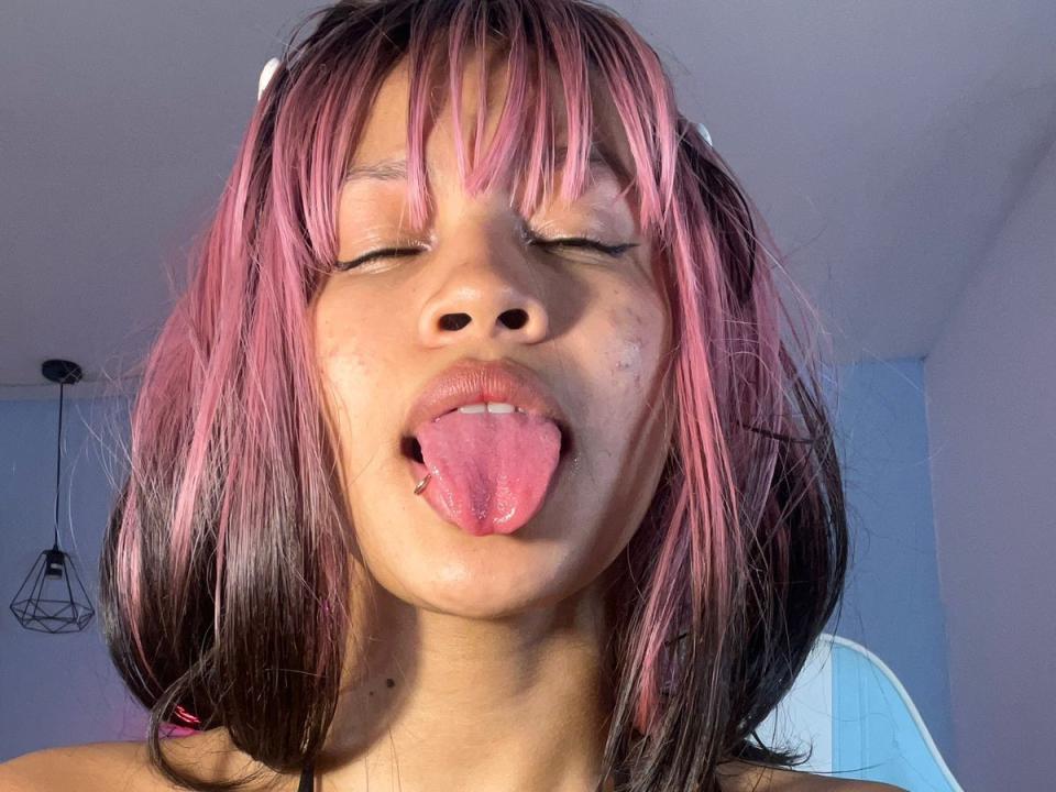 PeggyI - Live Sex Cam - 22209845