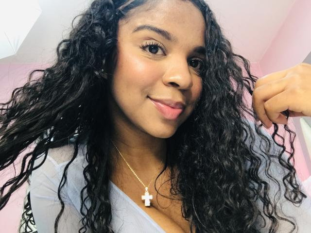 LisaMendez - Élő pornó és szexkamera - 22212829