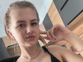 MilanaMillinois - Live Sex Cam - 22217149