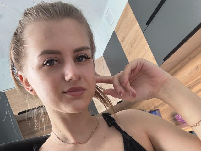 MilanaMillinois - Live Sex Cam - 22217149