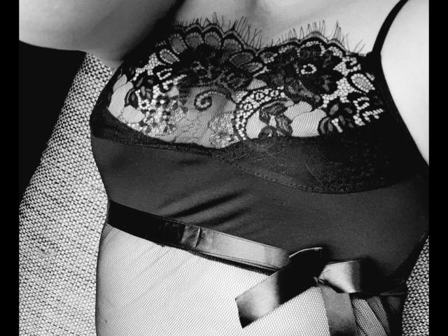 mistress-lola-hot - Live Sex Cam - 22218621