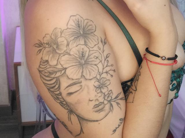 EmilyBrrown - Live Sex Cam - 22232869