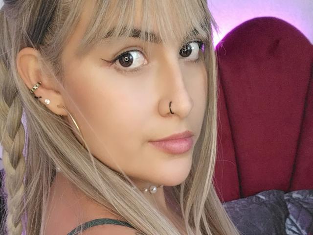 EmilyBrrown - Live sexe cam - 22232889