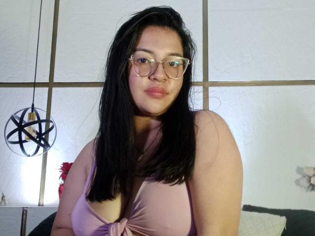 BellaGil - Live Sex Cam - 22240673
