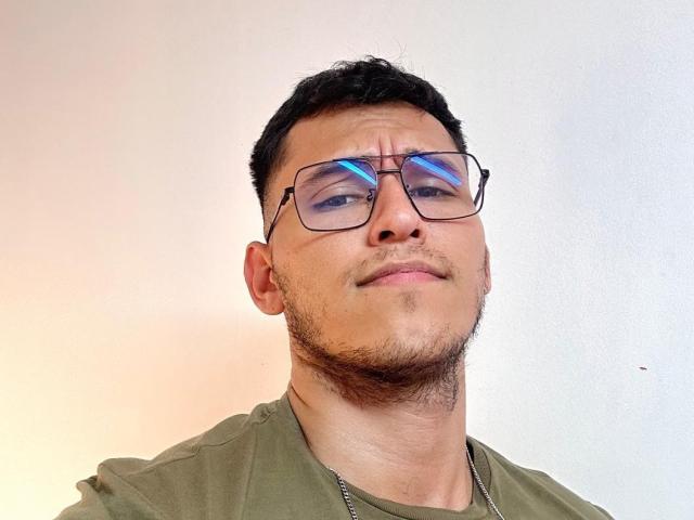 LorenzoReyes - Live Sex Cam - 22241517
