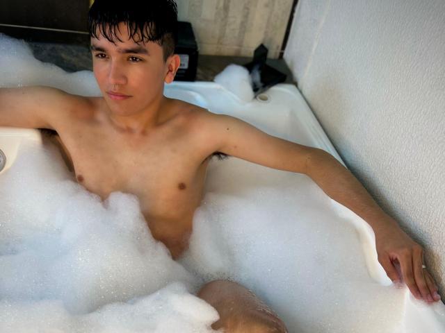 DarwillConnors - Live Sex Cam - 22251709