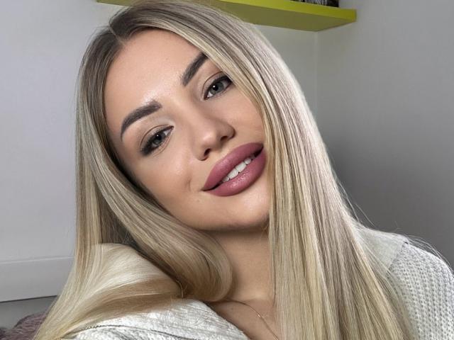 CristalTasty - Live Sex Cam - 22265377