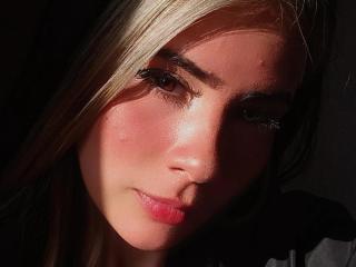 KrystinBrowm - Live Sex Cam - 22280533