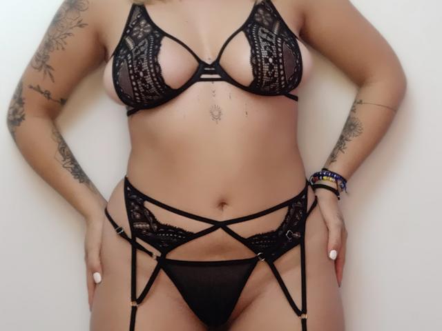 EmilyBrrown - Live sex cam - 22303445