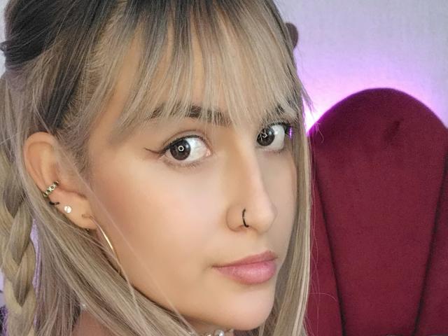 EmilyBrrown - Live porn &amp; sex cam - 22303477