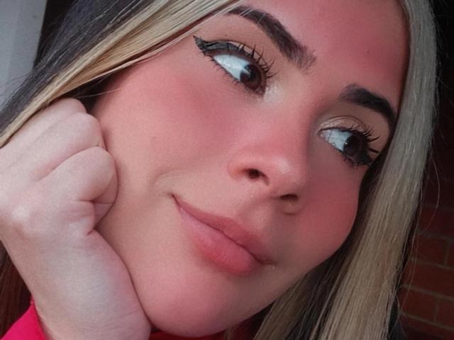 KrystinBrowm - Live Sex Cam - 22310997