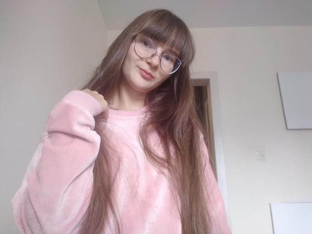 KiraGoldens - Live porn &amp; sex cam - 22313889