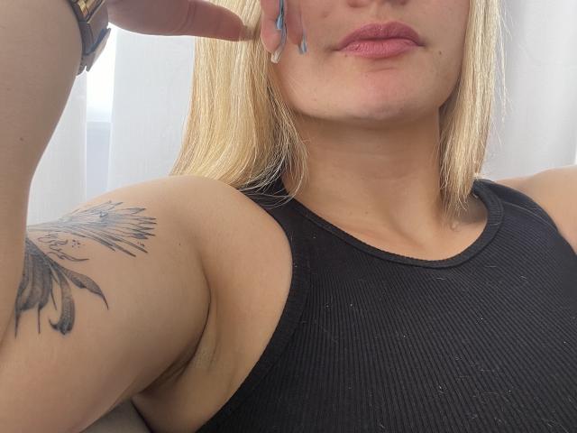 AtheneaRossi - Live porn &amp; sex cam - 22317521