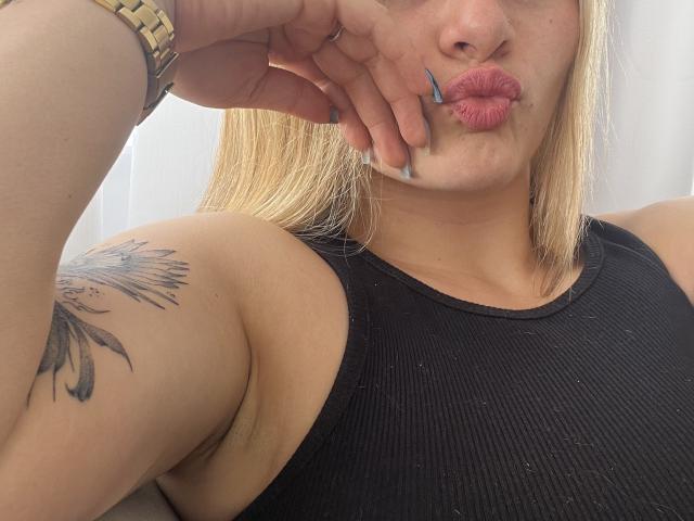 AtheneaRossi - Live porn &amp; sex cam - 22317773