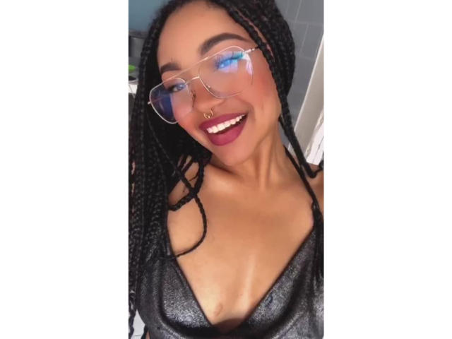 DionneRosse - Live sex cam - 22327041