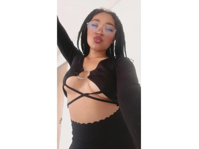 DionneRosse - Live sex cam - 22327061