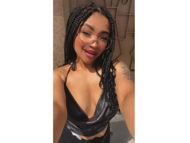 DionneRosse - Live sex cam - 22327065