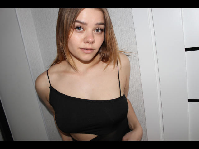 SexyLaura2004-hot - Live sex cam - 22330853