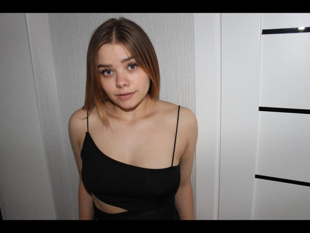 SexyLaura2004-hot - Live sex cam - 22330873
