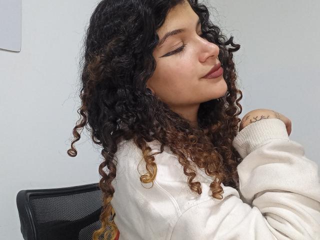 WendyBeckettX - Live sex cam - 22348193