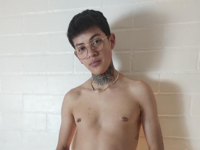 AxellBass - Sexe cam en vivo - 22353529