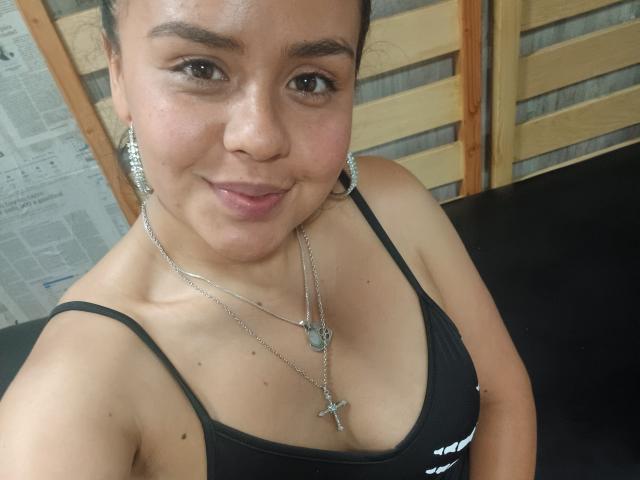 ArielleWilde - Live Sex Cam - 22360477