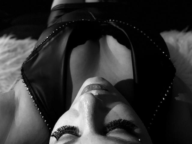 Mia-jey-hot - Live Sex Cam - 22363281