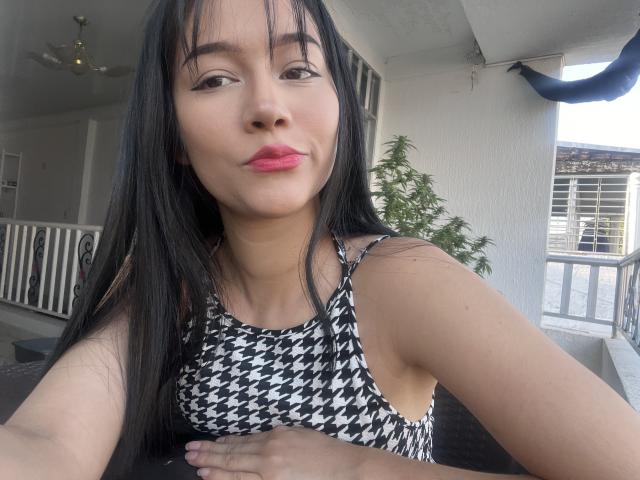 DeisyWest - Élő pornó és szexkamera - 22368501