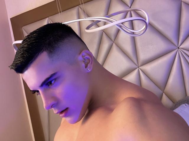 MaximoVega - Live Sex Cam - 22371377