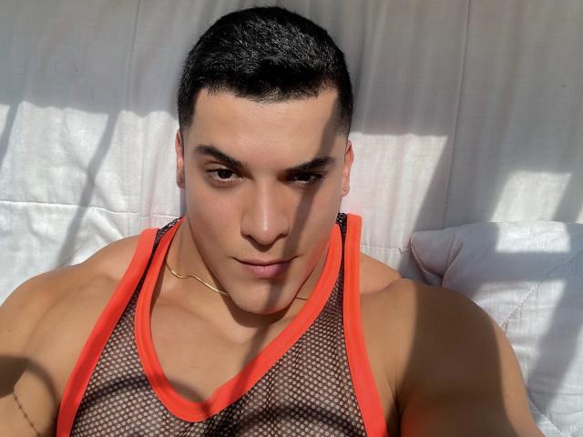 MaximoVega - Live Sex Cam - 22371385
