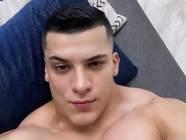 MaximoVega - Live Sex Cam - 22371389
