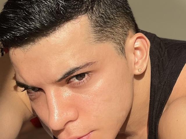 MaximoVega - Live Sex Cam - 22371545