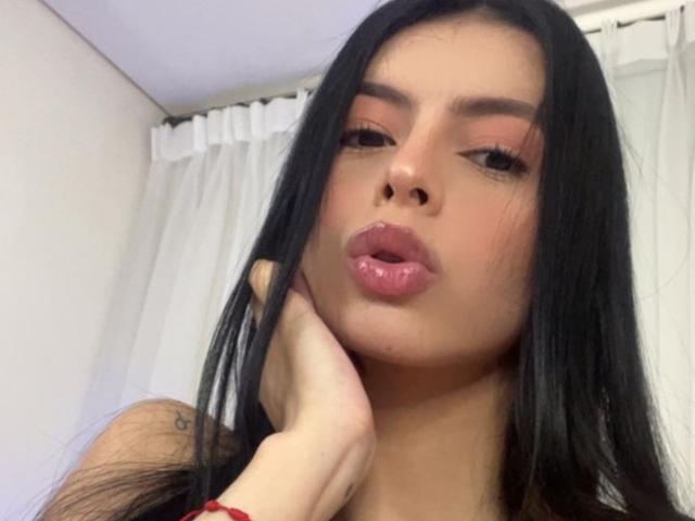 IsabellaJames - Live Sex Cam - 22374749