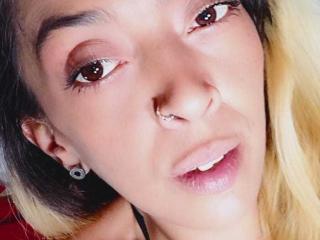 IsaGonzalez - Live Sex Cam - 22382593