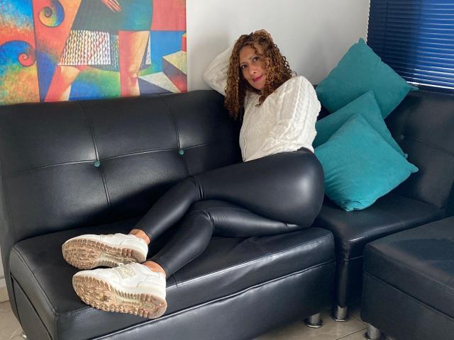 CaramellaLatina - Live porn &amp; sex cam - 22385853