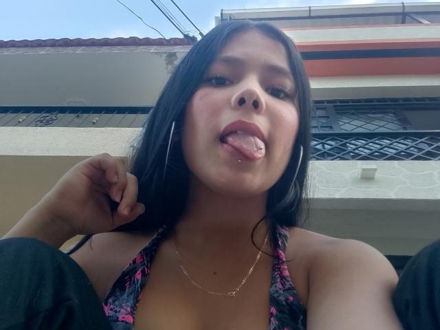 SalmaVitori - Live porn &amp; sex cam - 22410813