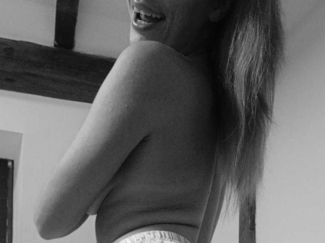 IngridI - Live sex cam - 22447597