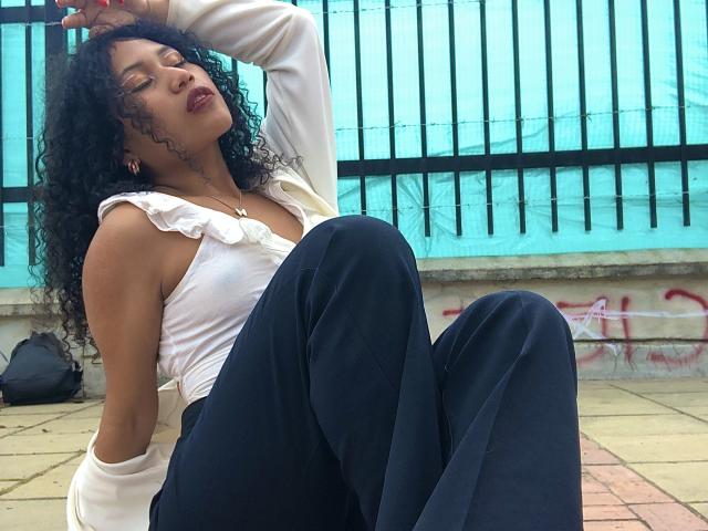 SophieSonyas - Live porn &amp; sex cam - 22450417