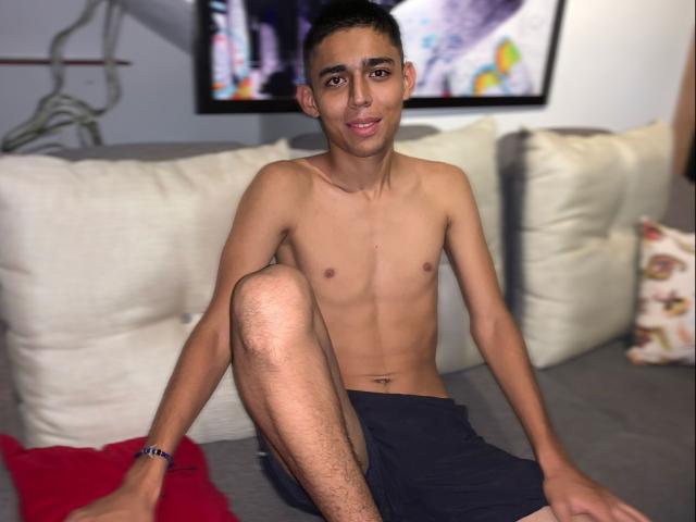 BryanSexxy - Live Sex Cam - 22459545