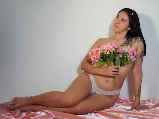 ZoeCortes - Live Sex Cam - 22463449
