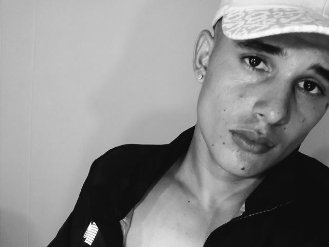 FreddyRomans - Live Sex Cam - 22466053