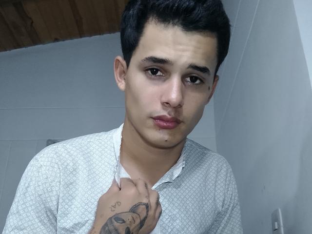 FreddyRomans - Live Sex Cam - 22466129