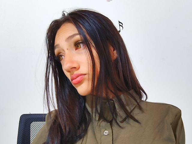 KiriamGomez - Live sex cam - 22473437
