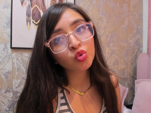 EvaMcAllister - Live Sex Cam - 22474137