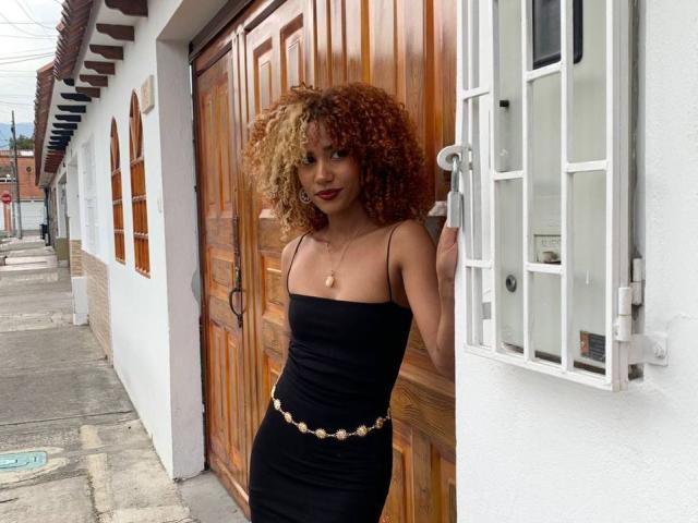 CinthiaWalker - Porno na żywo i seks kamera - 22477801