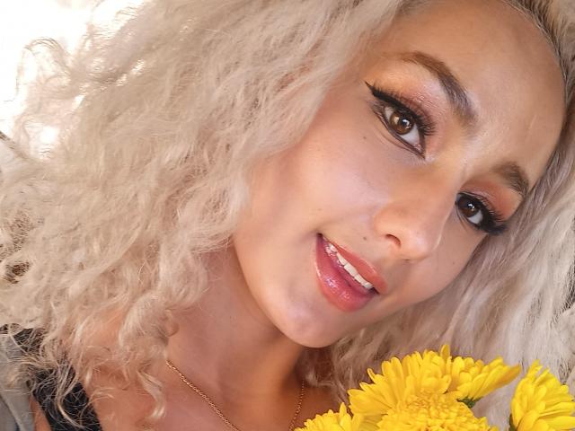 FloraSaenz - Élő pornó és szexkamera - 22504089