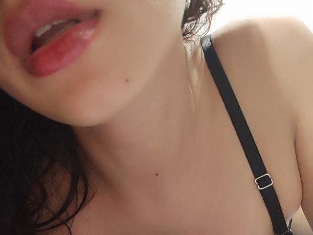 SuzzieV - Live porn &amp; sex cam - 22505437