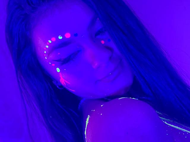 AlessiaFerry - Live porn &amp; sex cam - 22526993